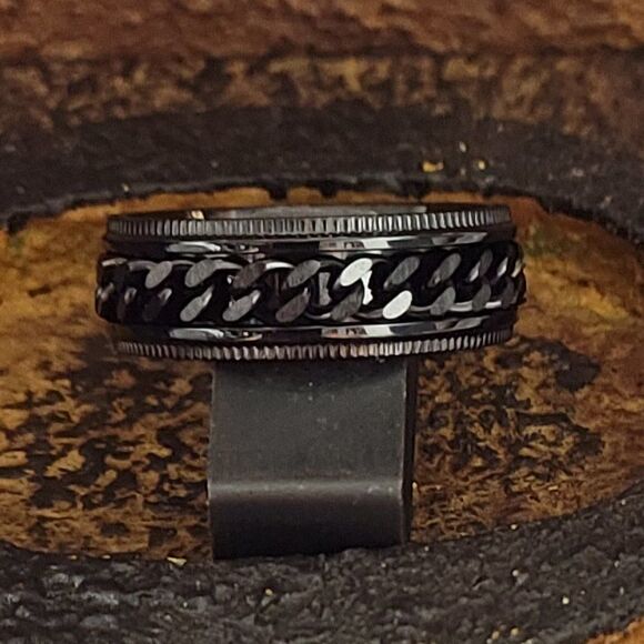 Personalized Men's Wedding Ring - Engraved Chain Spinner Wedding Ring For Guys - Picture 6 of 9